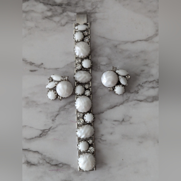 Vintage Bracelet and Earrings Set White Stones and Silver Tone - Picture 8 of 10